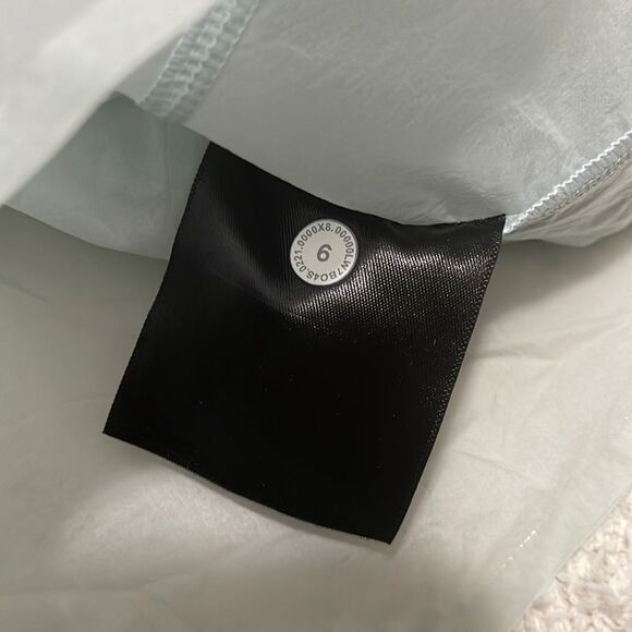 NWT- Lululemon - 6. Step Out Short - Picture 9 of 10